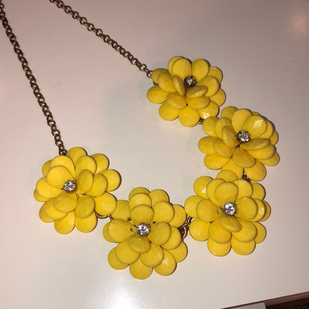 J. Crew flower necklace!🌼